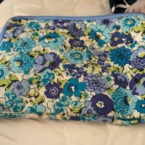Vera Bradley laptop case. Blueberry Bloom